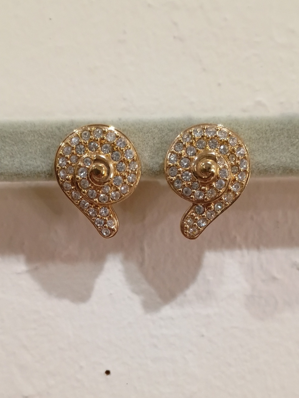 Swarovski Crystal Snail Shell Clip-on Earrings - Vintage!